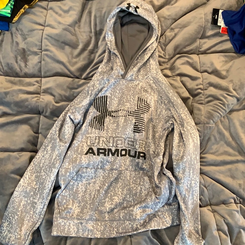 Boys under armour sweatshirt